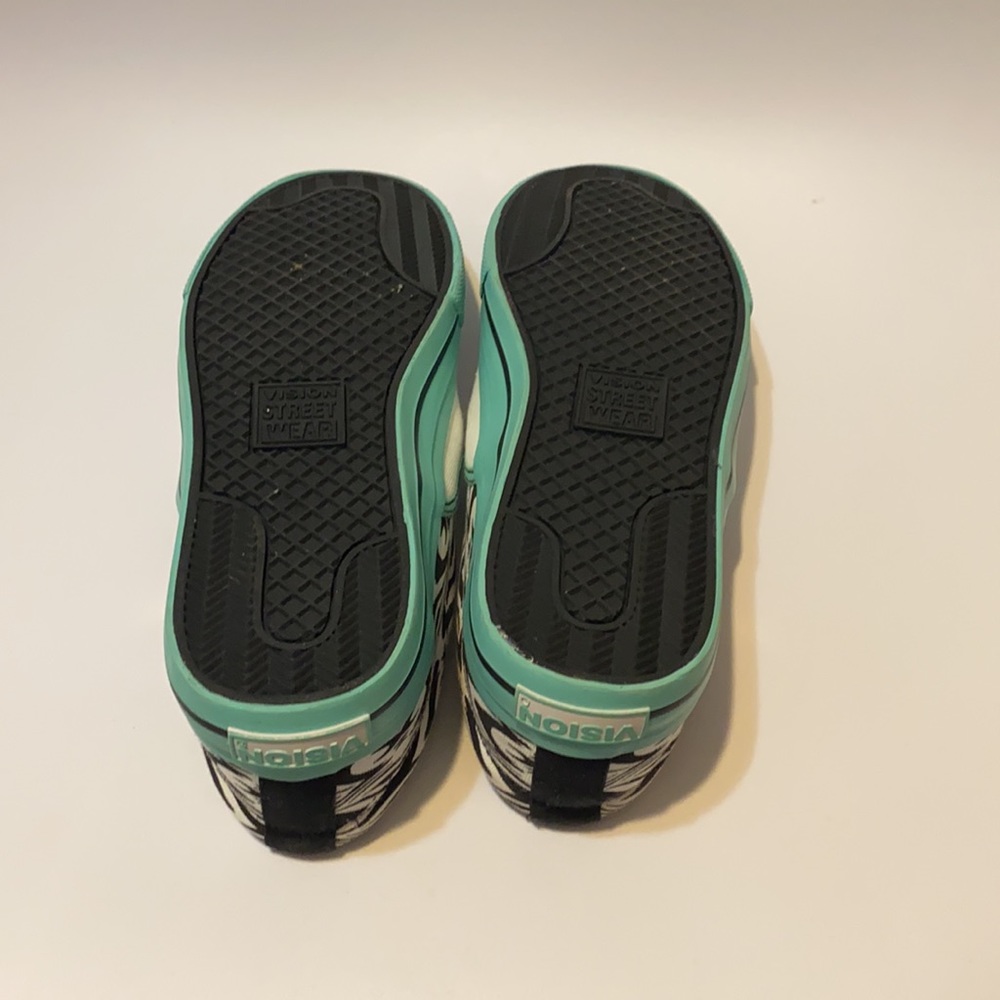 Shoes - Picture 4 of 4